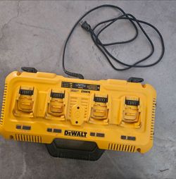 Dewalt multiport simultaneous fast charger