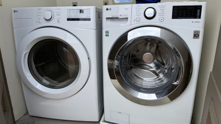 Moving Sale | LG Washer + Gas Dryer Set