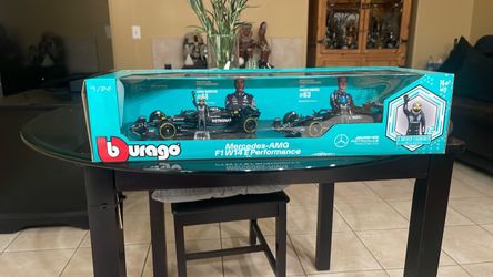 Bburago Mercedes-AMG F1 W14 E Performance 1:24 Set