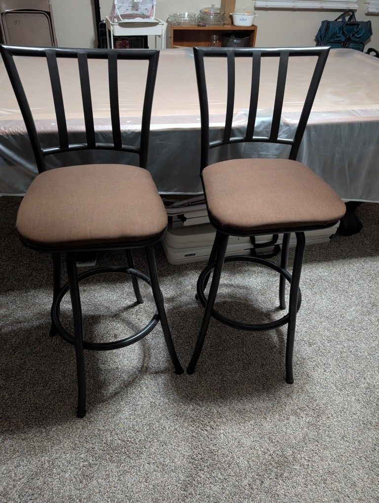 2 Metal bar Stools