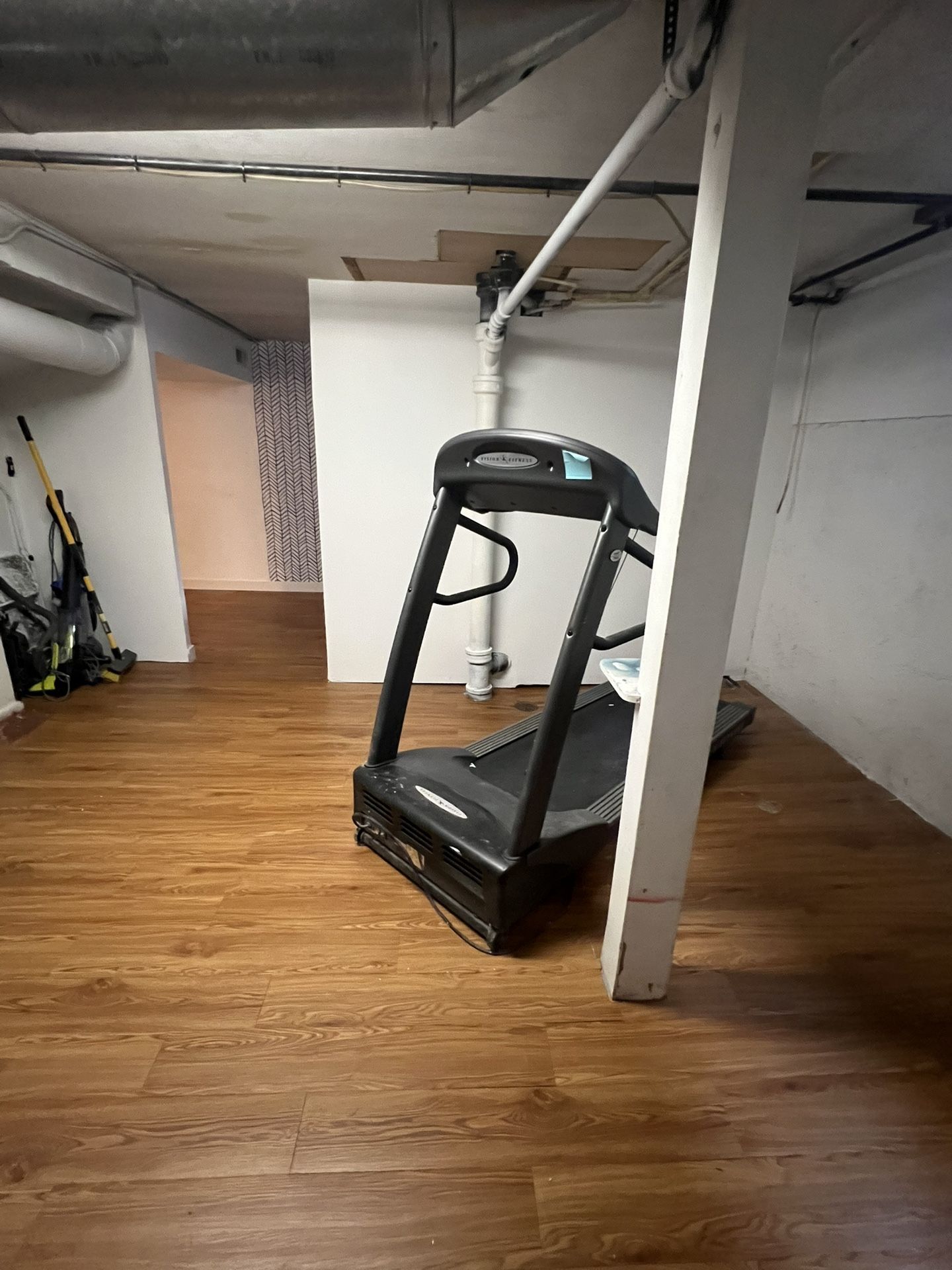 Treadmill commercial-grade