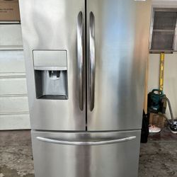 Fridgidaire Stainless Steel Refrigerator 