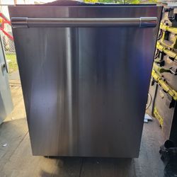 Thermador Sapphire Series 24in Smart Dishwasher 