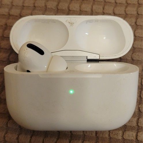 AirPods Pro 1 A2084 (LEFT Earbud ONLY) w/MagSafe Charging Case A2190 - Lightning