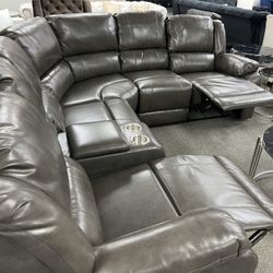 New In The Box 📦  🚨 %50 OFF 🚨 Grey Leather Living Room Sectional 3pc - Delivery Available 