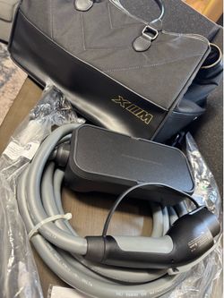 Brand New BMW/RollsRoyce/Minicooper EV Flex Charger Dual Voltage with Duffle Bag