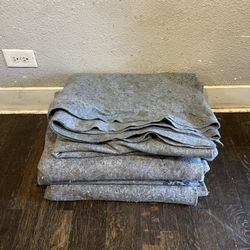 4 Moving Blankets 