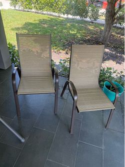 2 patios chair