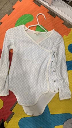Gucci onesie size 11/18 months
