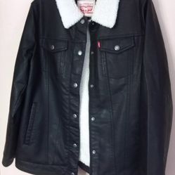 Like New Women’s Levis Faux Leather Size Large 
