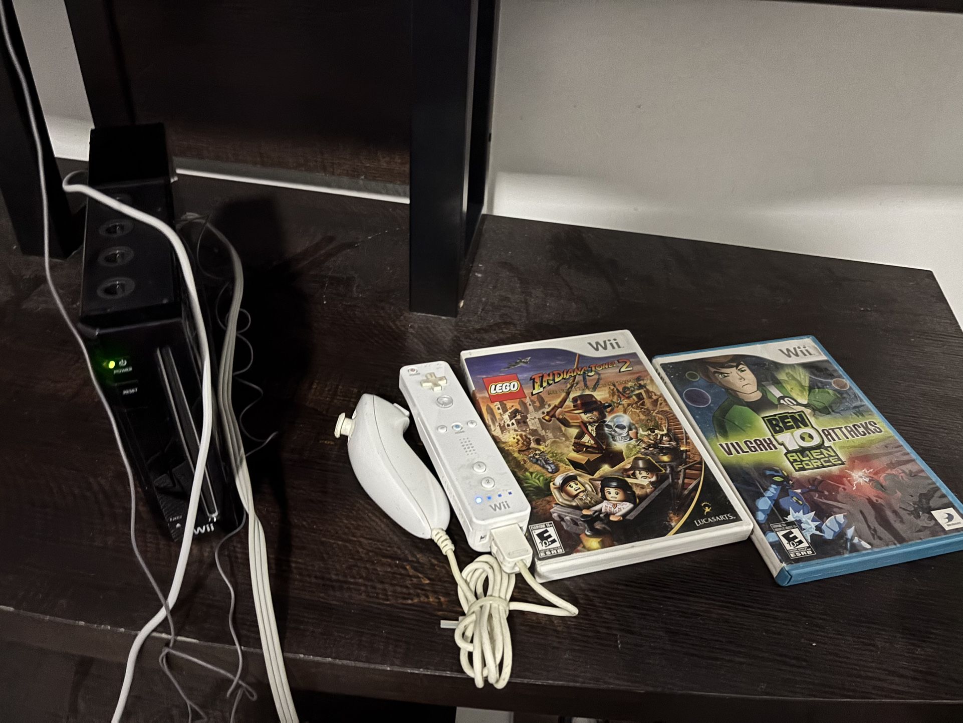 Nintendo Wii Black Color With 2 Games + Cords + 1 Controller