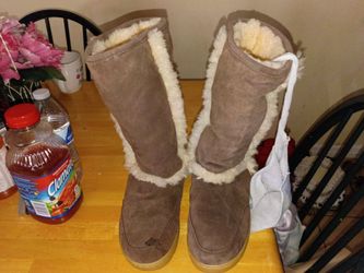 Bearpaw boots women's size 8