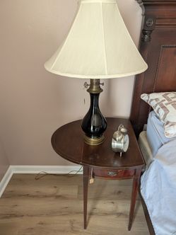 2 elegant vintage table lamps.