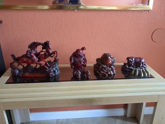 Figurines