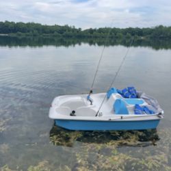 Pedal Boat With Fish Finder 