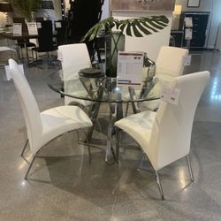 4 Seater ROUND table In SILVER 🤩🤍