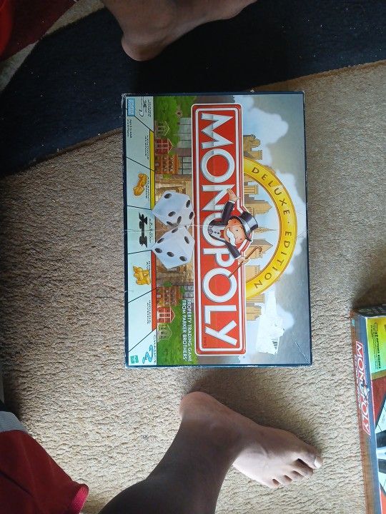 Monopoly Deluxe Edition