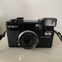 Vintage Camera Minolta Hi-MATIC AF2 & Case