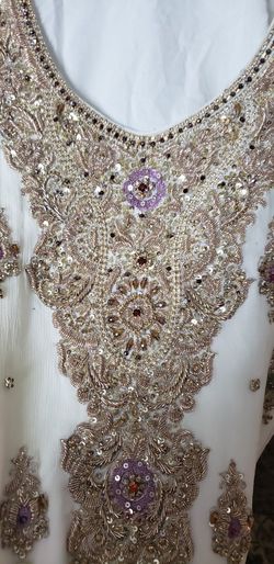 Very elegant embroidery large medium to large size