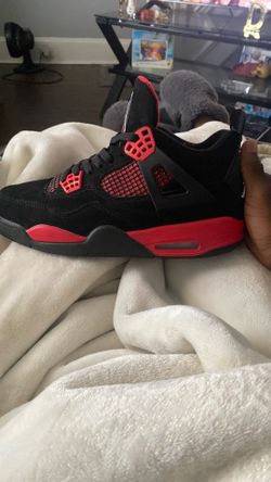 Jordan 4s retro red thunders