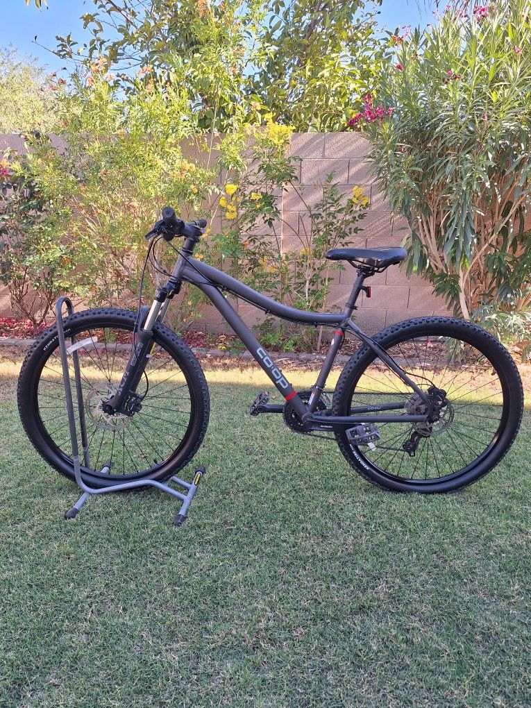 CO_OP DIRT 1.1 MOUNTAIN BIKE 27.5 INCH LIKE NEW ( CHECK MY OTHER BIKES)