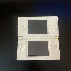 Nintendo DS Lite – White – Clean Condition – Classic Handheld