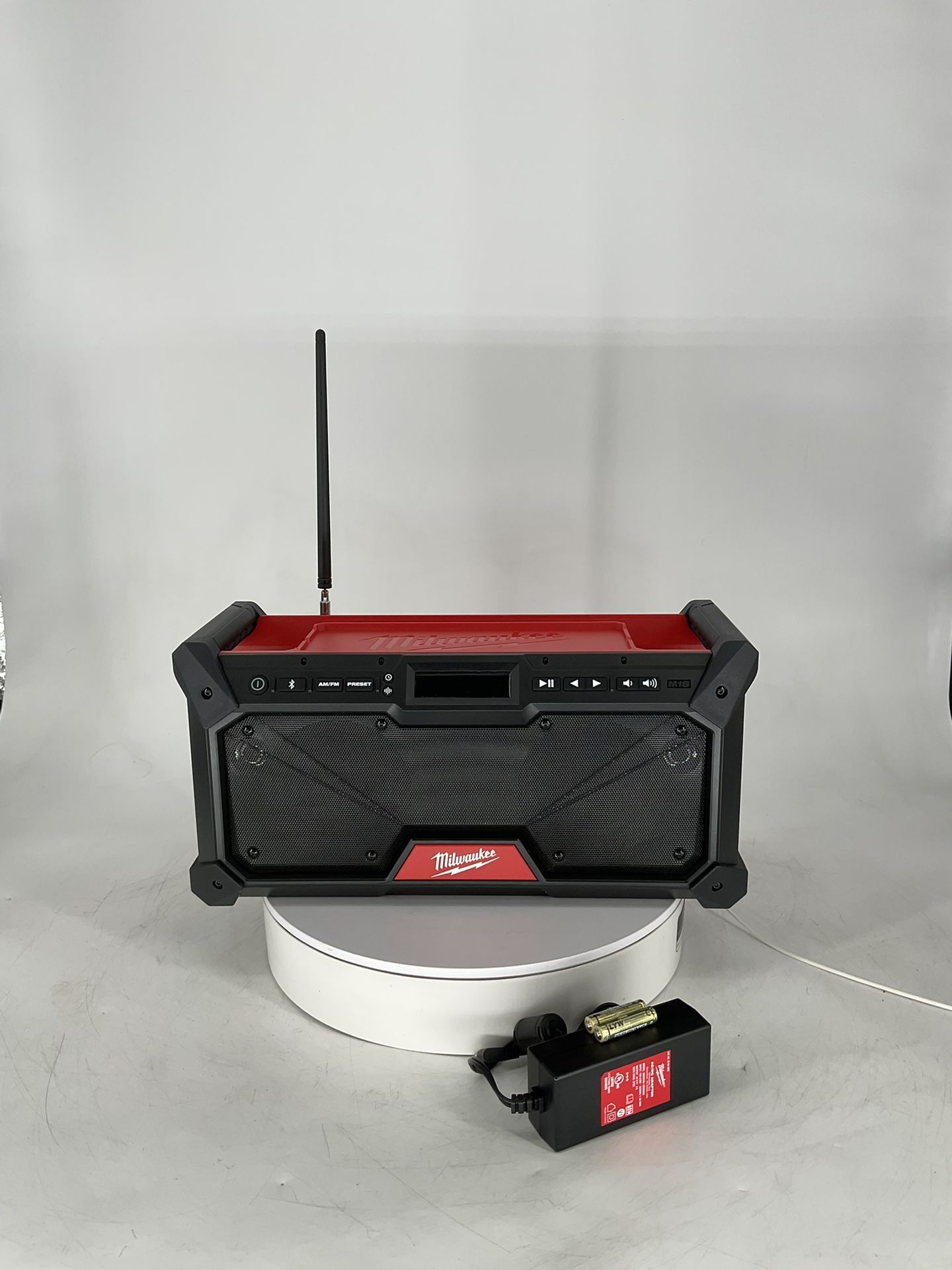 Milwaukee M18 18V Lithium-Ion Cordless Jobsite Radio