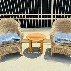Set of 2 Cedar Wicker Chairs with table New