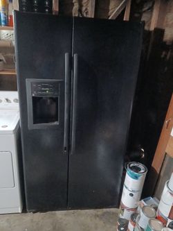 GE Black Double Sided refrigerator with water and ice