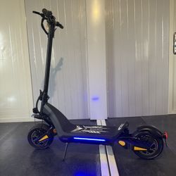Dual-motor dual-battery high-speed electric scooter