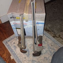 Pipe wrenches