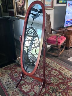 Cherry Finish Wood Queen Anne Floor Mirror 5’ Tall Classic Oval