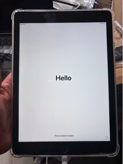 Apple iPad 5th Gen 9.7in 32GB Silver