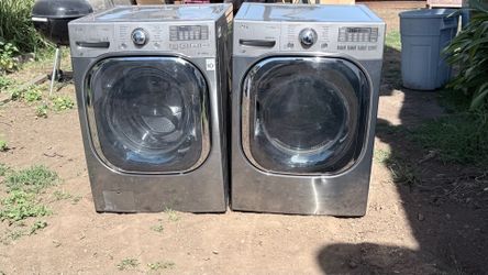 LG WASHER AND GAS DRYER SET