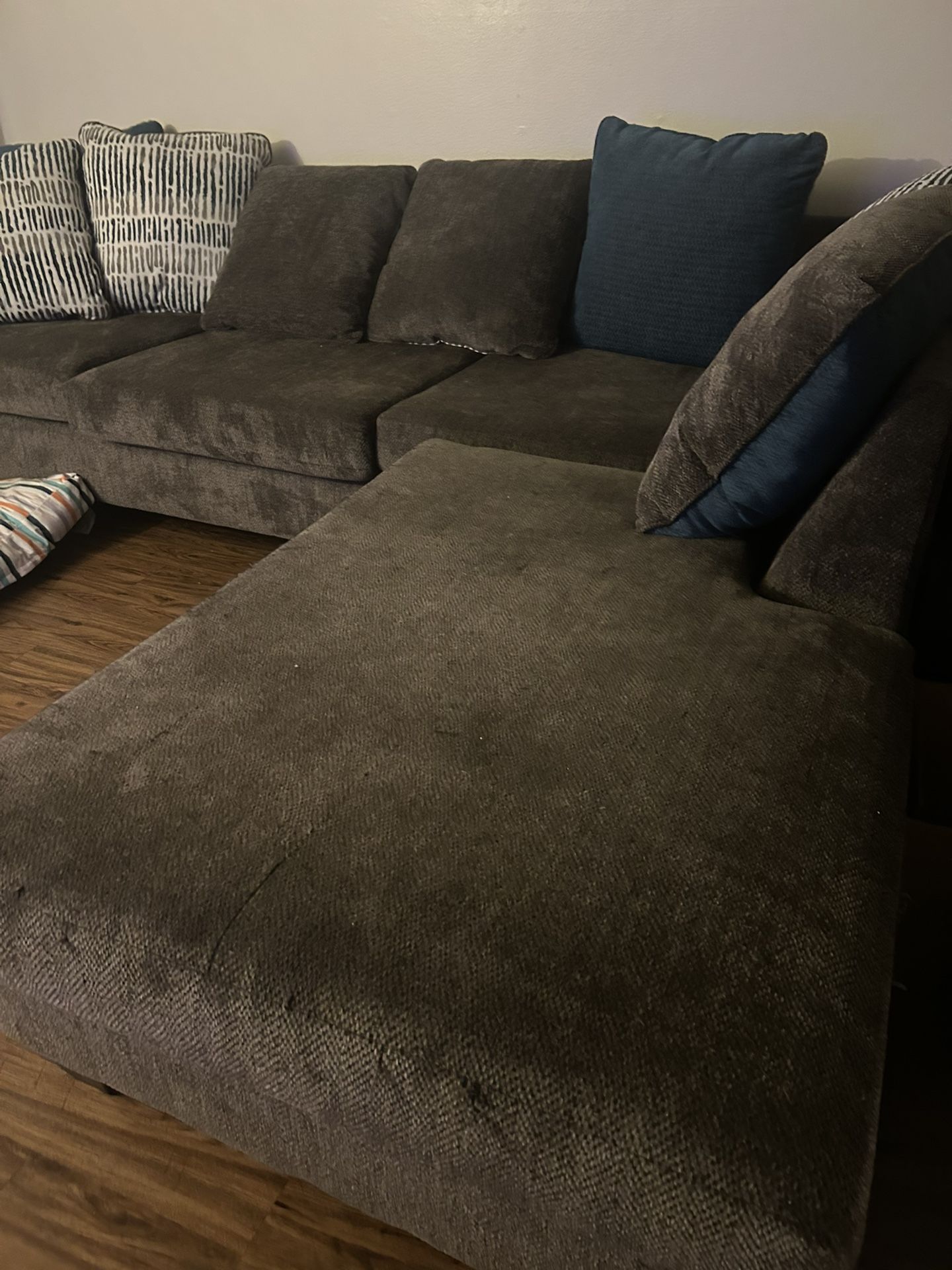 i’m selling my sectional couch for 550 and both 50 inch and 55 inch tv for 400