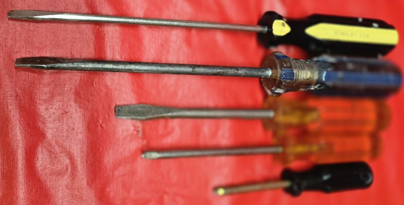 SCREWDRIVERS (5)  $5