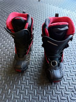 Salomon Snowboard Boots Size 7 – Women