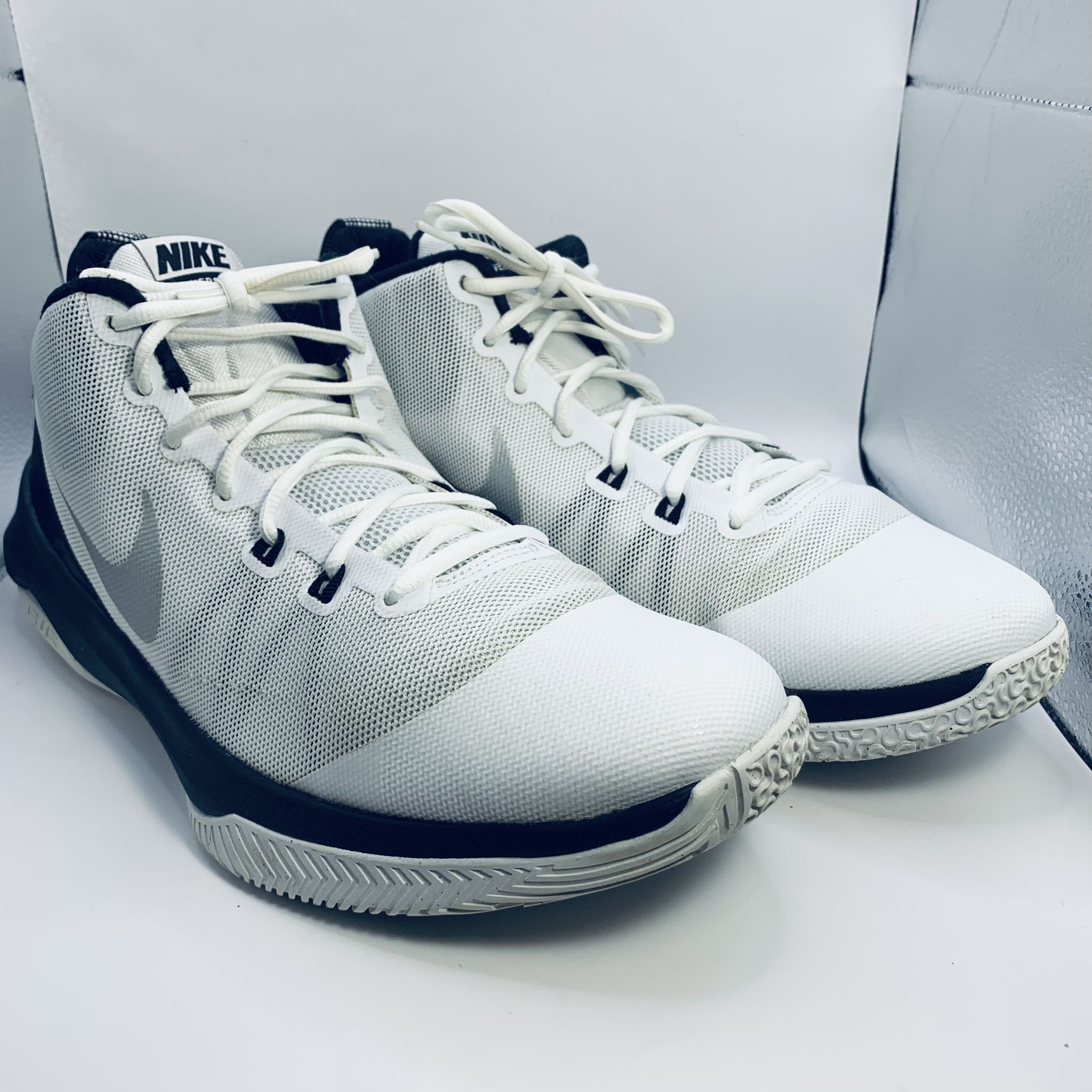 Nike Air Versatile High Top Size 13 Basketball Sneakers