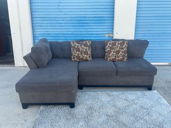 Free Delivery 🚚 Gray Sectional/ Sala Seccional Gris
