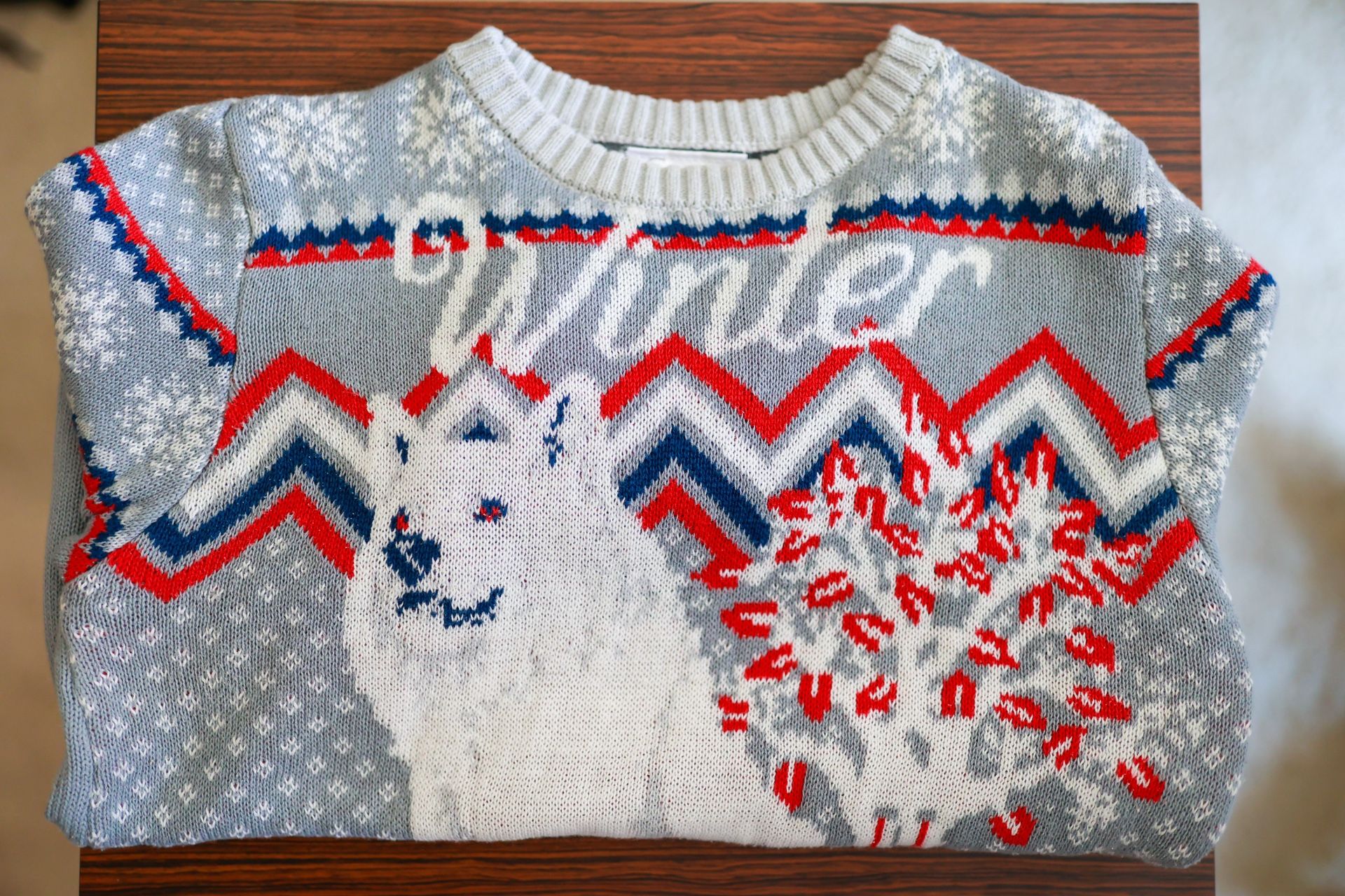 BRAND NEW Game Of Thrones “WINTER IS HERE” Christmas Sweater in MEDIUM for only $10!