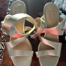 Naturalizer Size 6  Womens Sandals Gold 