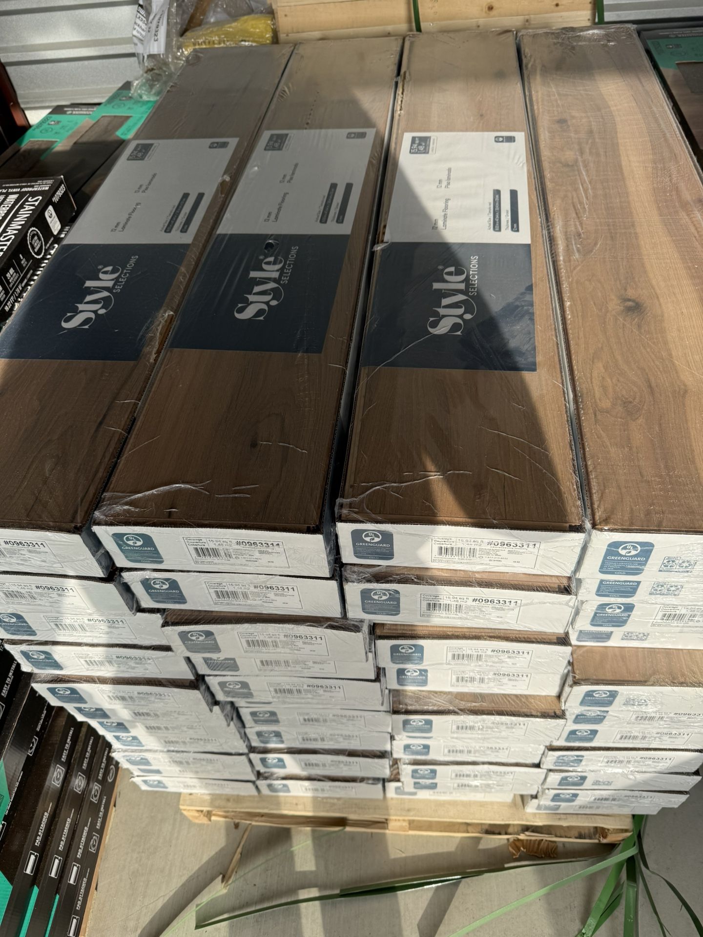 Style Selections Lawrenceville 12-mm T x 8-in W x 48-in L Laminate Wood Flooring