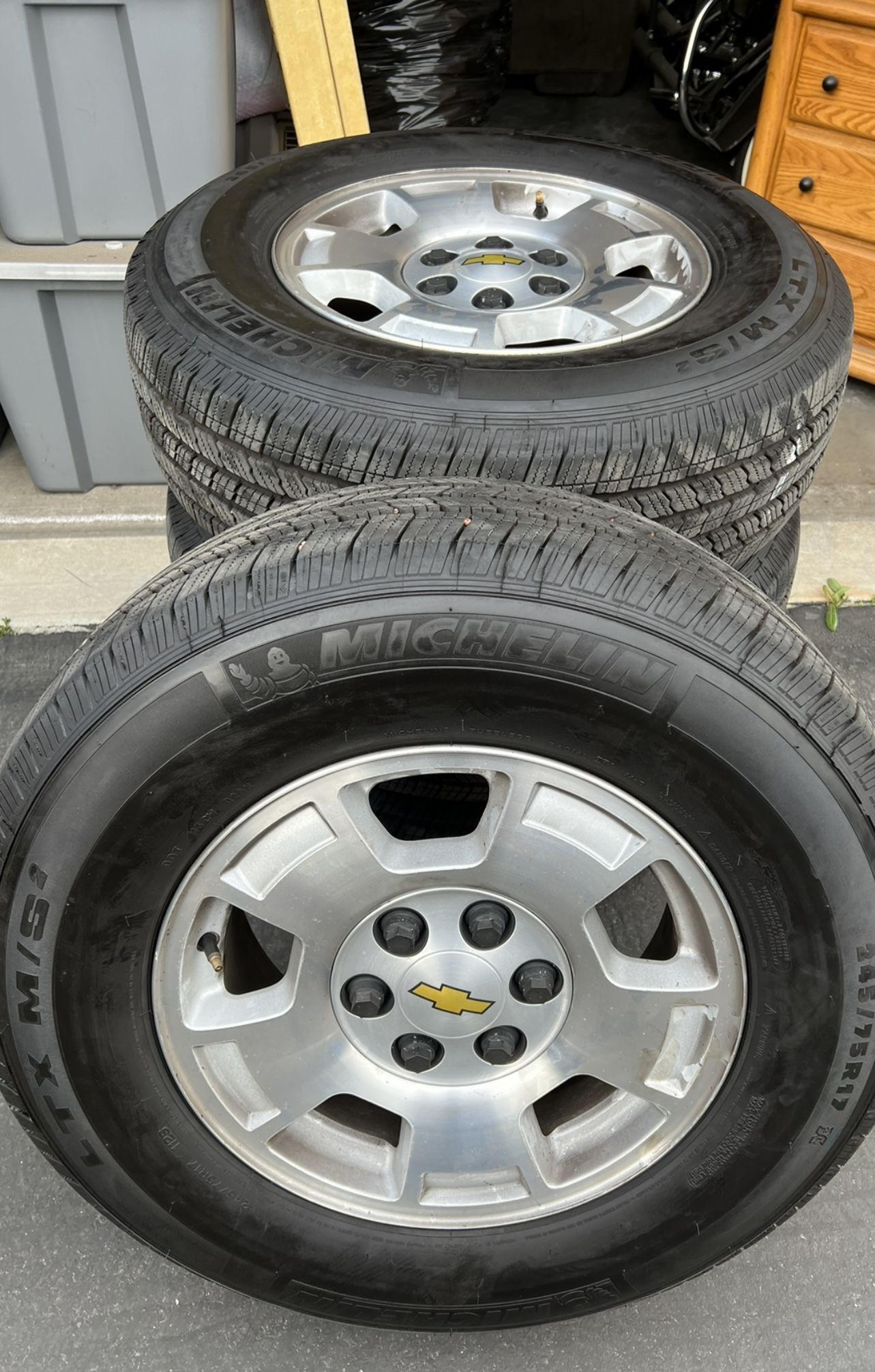 Michelin Tires & Chevy 6 Lugs Rims