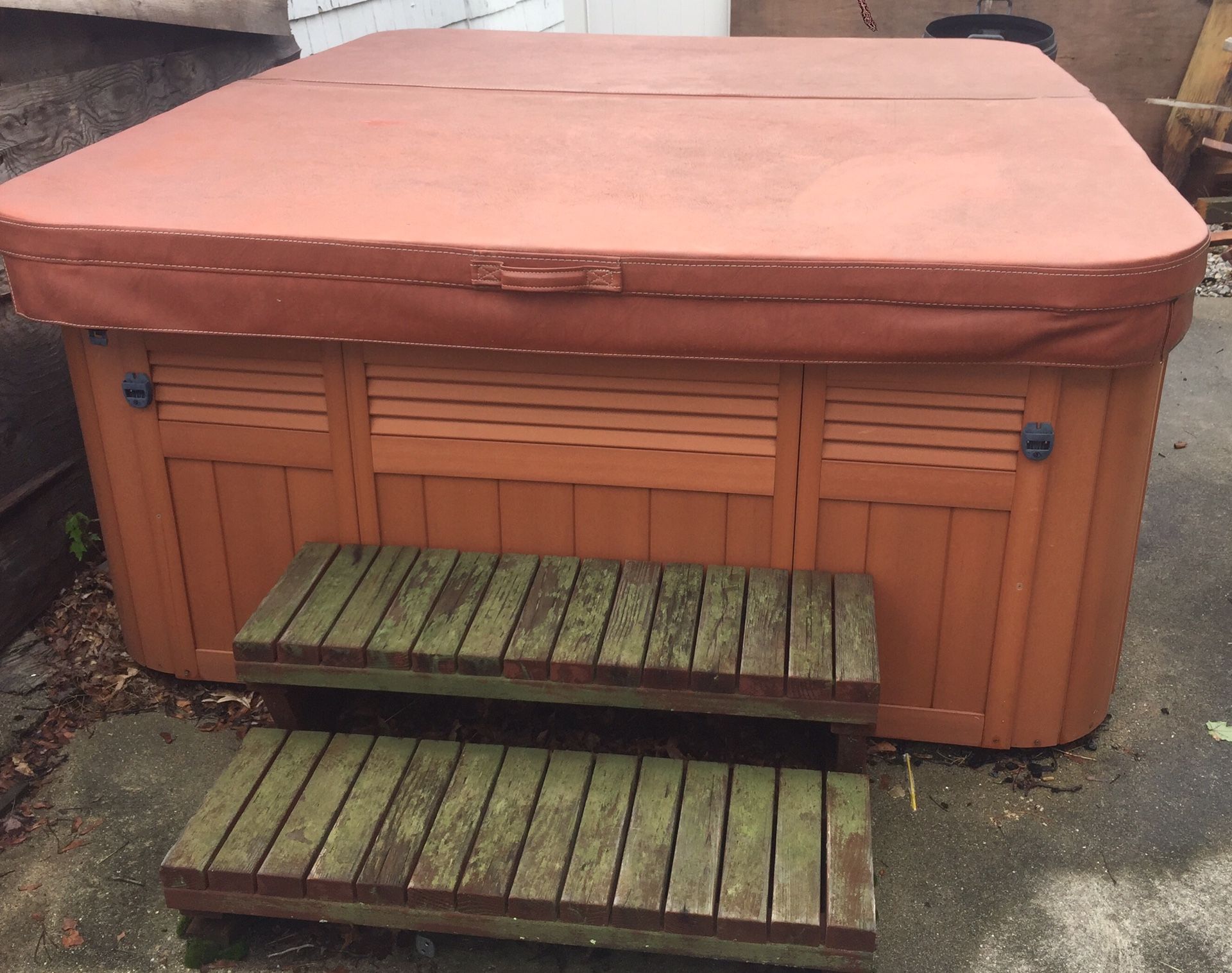 Sundance Marin 850 series jacuzzi hot tub spa for Sale in Woonsocket