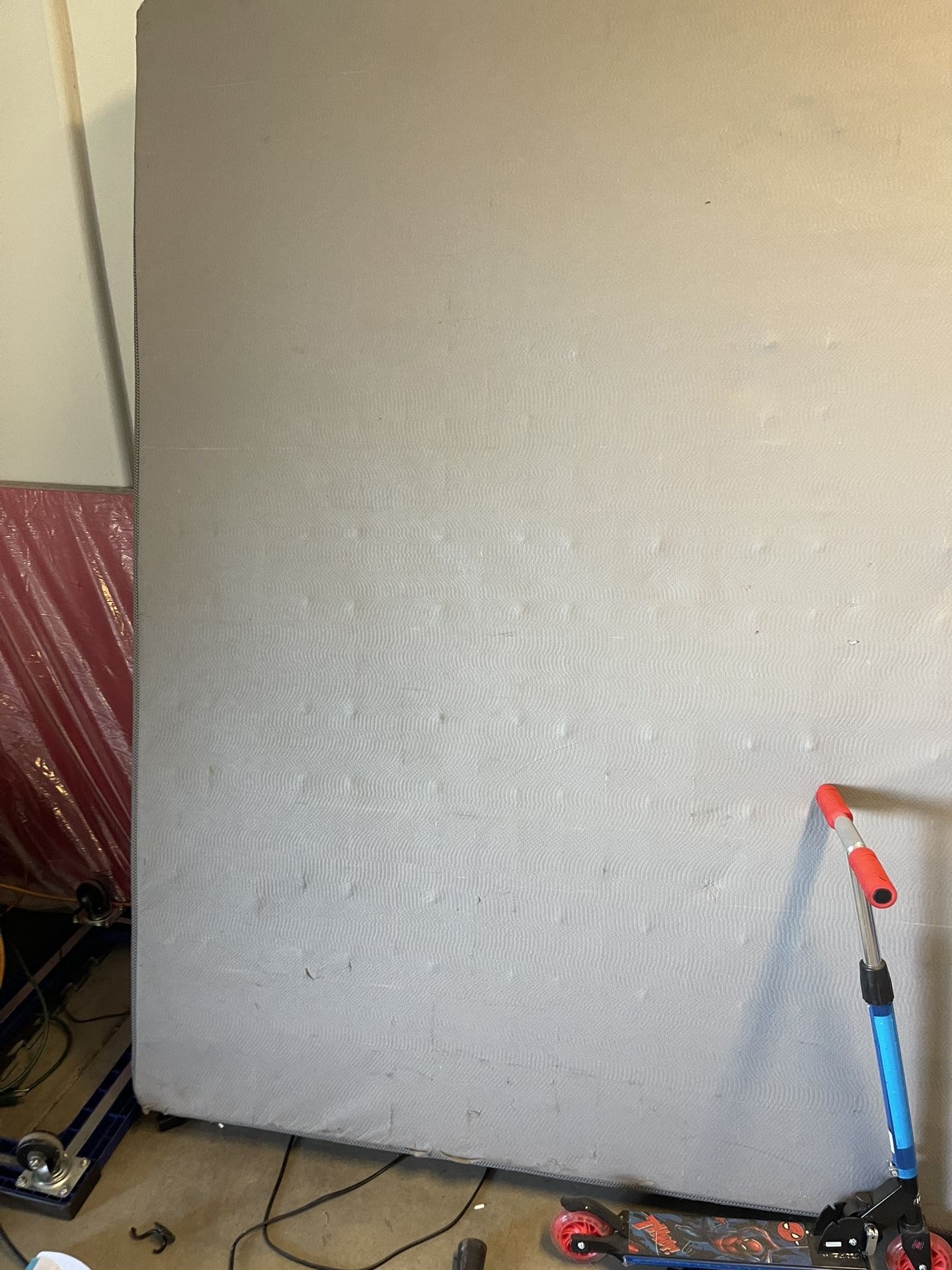 Free Queen BOX Spring.