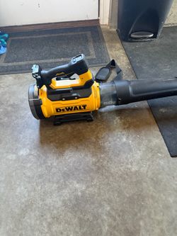 Dewalt Cordless 60V Blower plus battery and charger