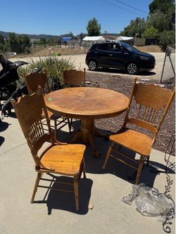 Oak table with 4 chairs