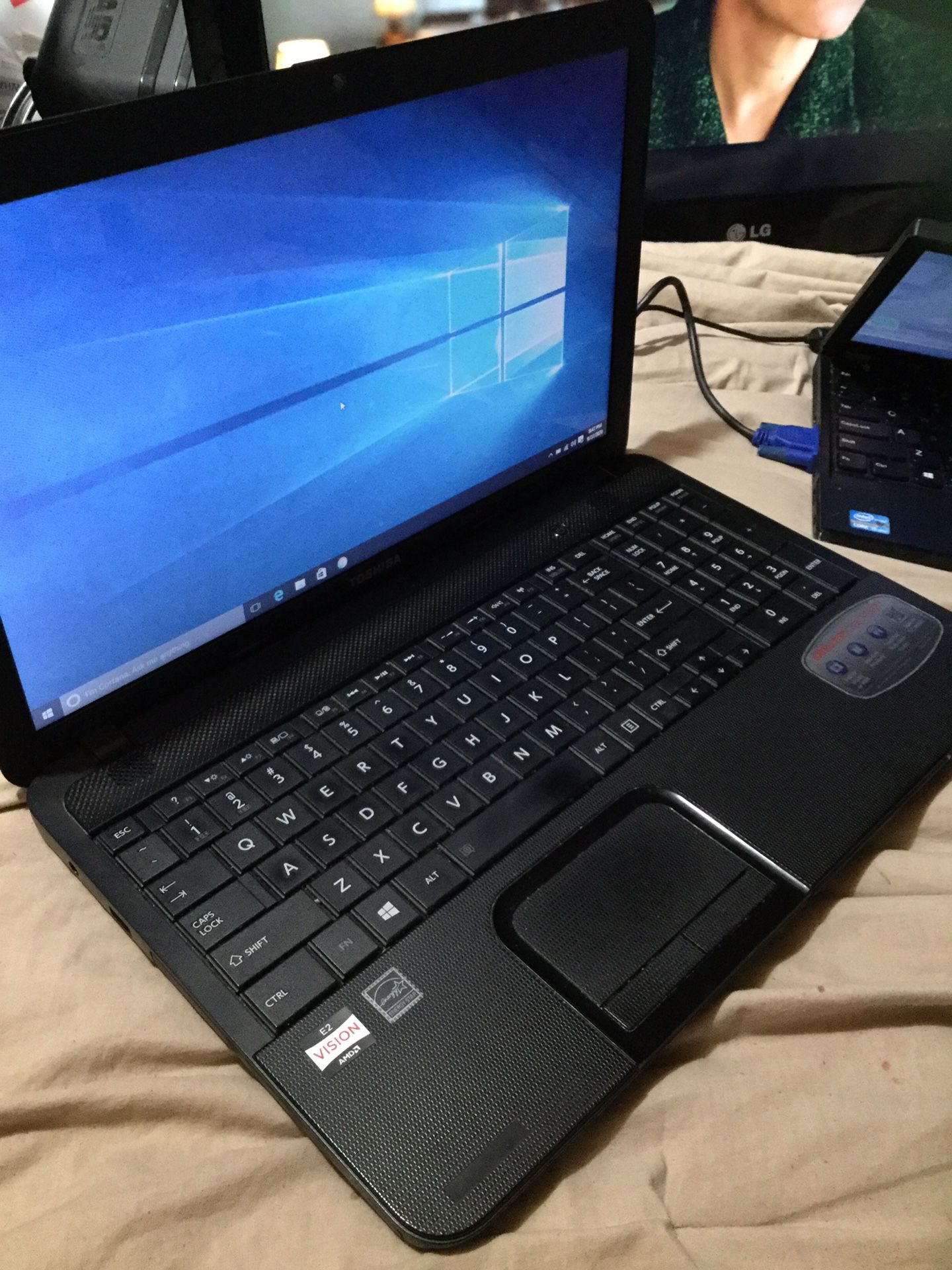 Laptop 15” Toshiba Windows10 /500GB HD 4GB ram MS OFFICE pro / webcam New battery with charge $149