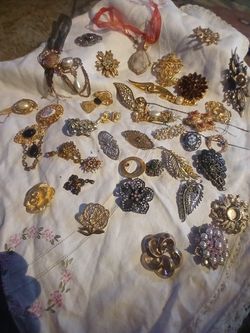 Brooches N Pins