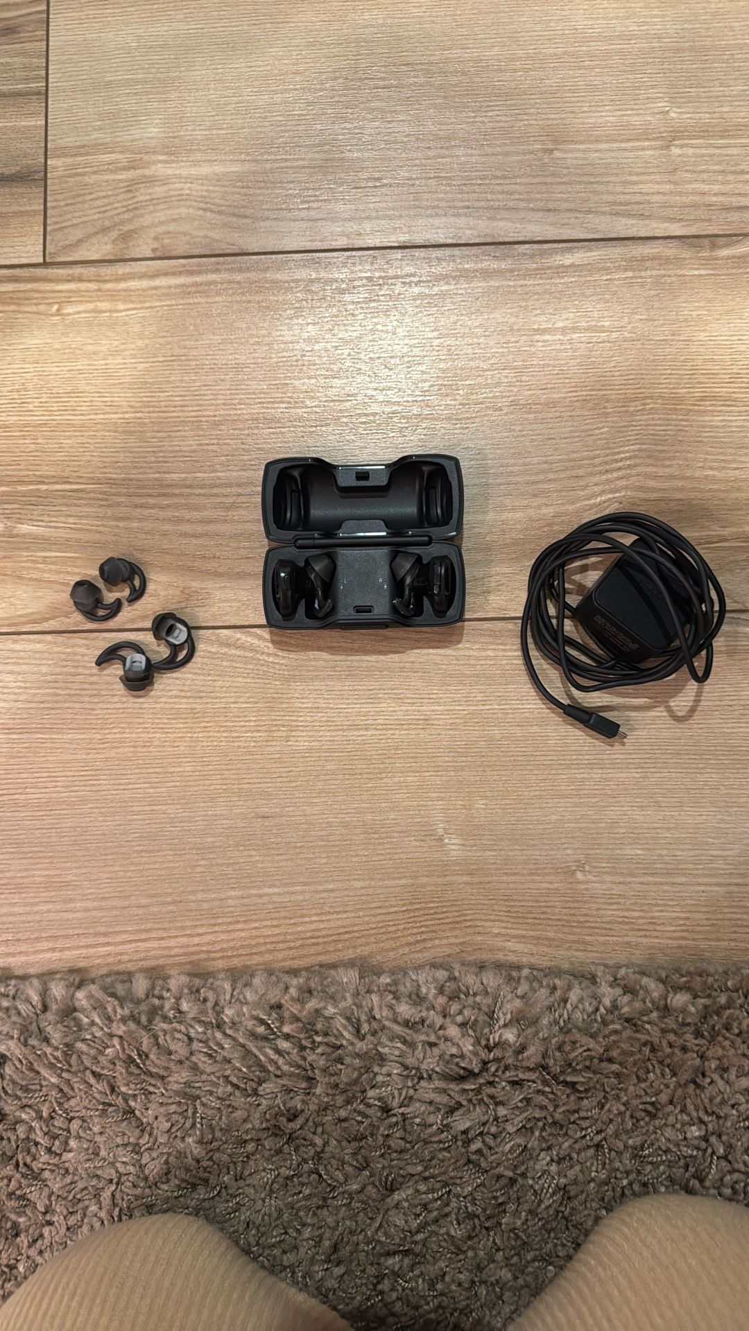 Bose Soundsport-Free Wireless Headphones With Charger And Other Size Ear Pieces